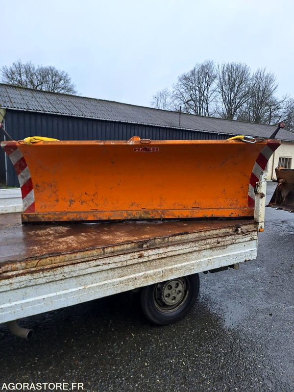 Lame de déneigement - Snow plough: picture 1 Lame de déneigement - Snow plough: picture 1