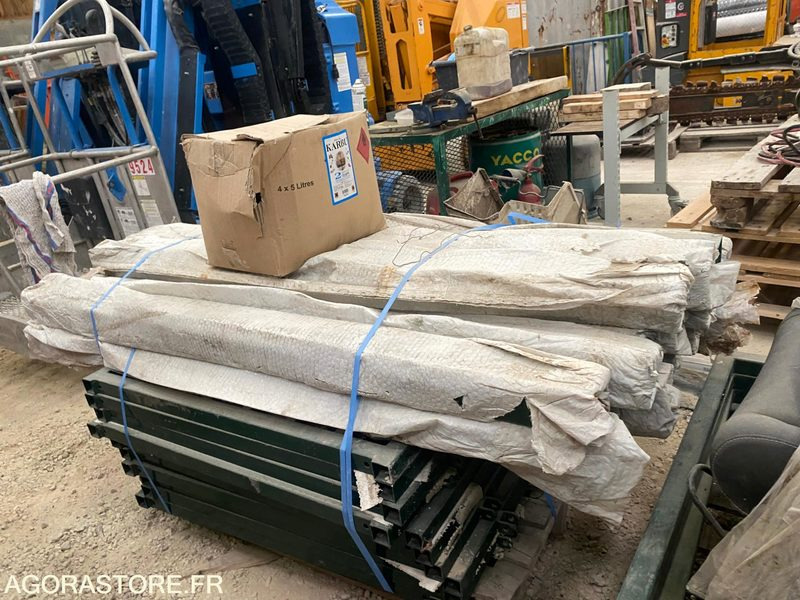 Lot de 10 portillons ACIER 100x100 Jamais mis en place - Garden equipment: picture 1 Lot de 10 portillons ACIER 100x100 Jamais mis en place - Garden equipment: picture 1