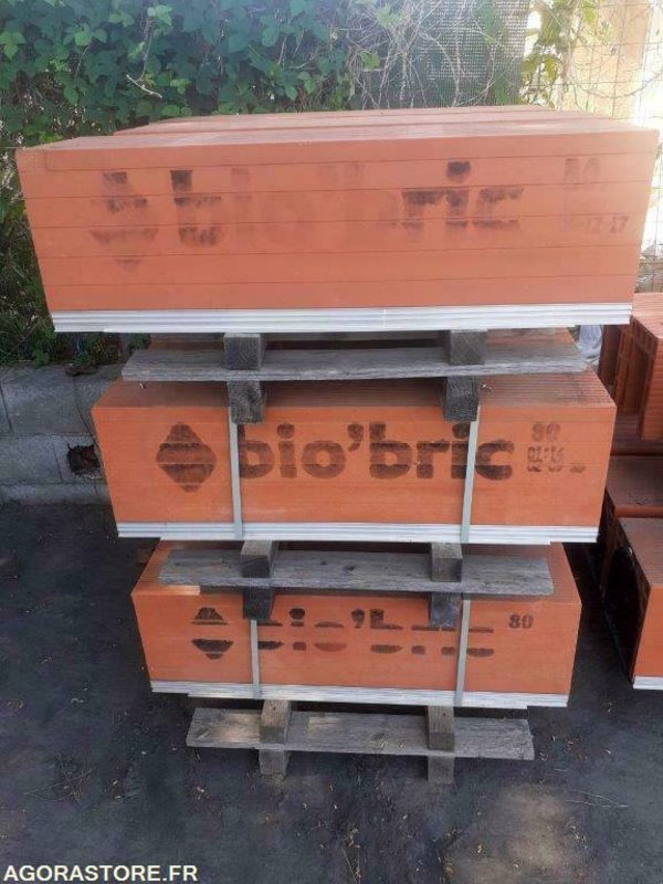 Lot de 12 coffres caisson de volet roulant tunnel préfabriqué BIO'BRIC - Tool/ Equipment: picture 1 Lot de 12 coffres caisson de volet roulant tunnel préfabriqué BIO'BRIC - Tool/ Equipment: picture 1