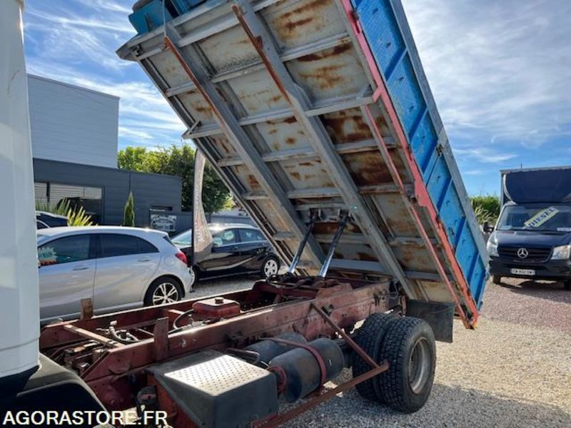 MERCEDES 809 D BENNE 7T5 - 1990 - 186 490km NOMBREUX TRAVAUX EFFECTUES/FACTURES - Tipper van: picture 5 MERCEDES 809 D BENNE 7T5 - 1990 - 186 490km NOMBREUX TRAVAUX EFFECTUES/FACTURES - Tipper van: picture 5