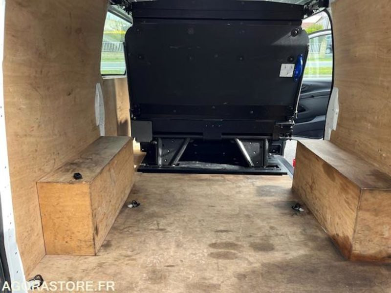 MERCEDES VITO MIXTO 116 CDI LONG 5 PLACES - 2021 - 193 000km - Panel van: picture 2 MERCEDES VITO MIXTO 116 CDI LONG 5 PLACES - 2021 - 193 000km - Panel van: picture 2