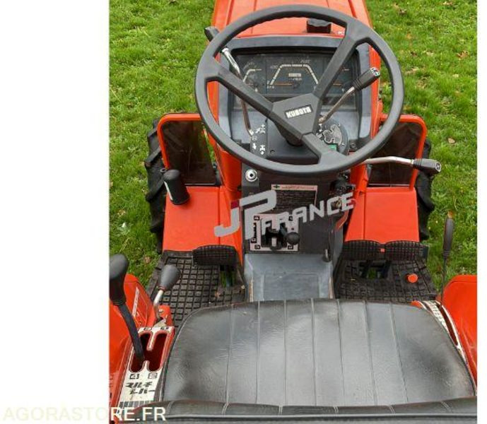 MICROTRACTEUR KUBOTA L1-185 4RM 3 CYLINDRES DIESEL 1300CM3 DANS L'ETAT - Farm tractor: picture 5 MICROTRACTEUR KUBOTA L1-185 4RM 3 CYLINDRES DIESEL 1300CM3 DANS L'ETAT - Farm tractor: picture 5