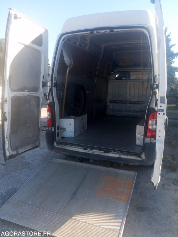 NISSAN INTERSTAR AVEC HAYON AS-559-GY - Panel van: picture 5 NISSAN INTERSTAR AVEC HAYON AS-559-GY - Panel van: picture 5