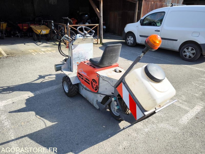 Mini balayeuse Cochet GEKO 351 heures 2018 - Other machinery: picture 1 Mini balayeuse Cochet GEKO 351 heures 2018 - Other machinery: picture 1
