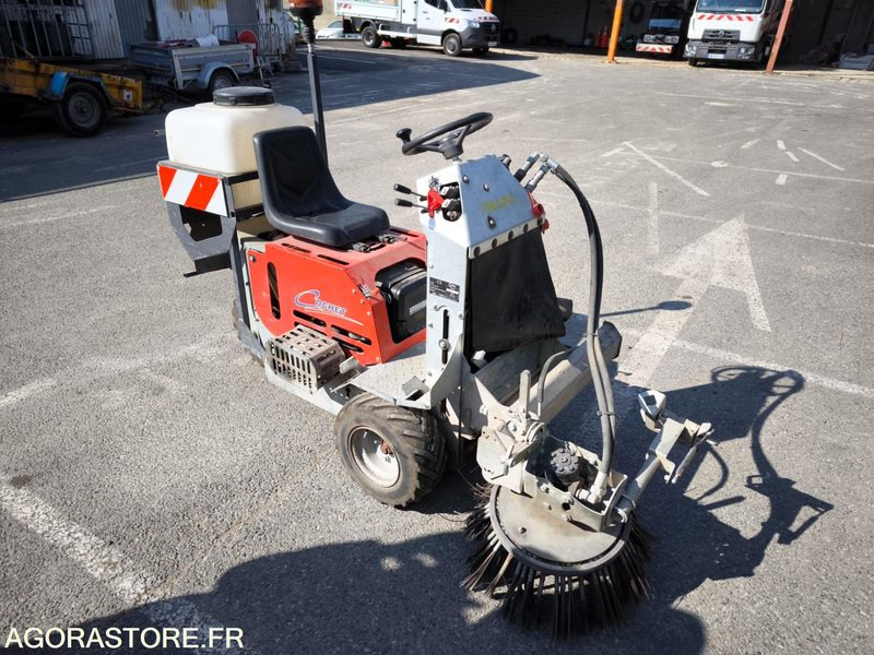 Mini balayeuse Cochet GEKO 351 heures 2018 - Other machinery: picture 2 Mini balayeuse Cochet GEKO 351 heures 2018 - Other machinery: picture 2