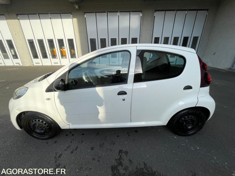 PEUGEOT 107 CL-635-LP - Car: picture 2 PEUGEOT 107 CL-635-LP - Car: picture 2