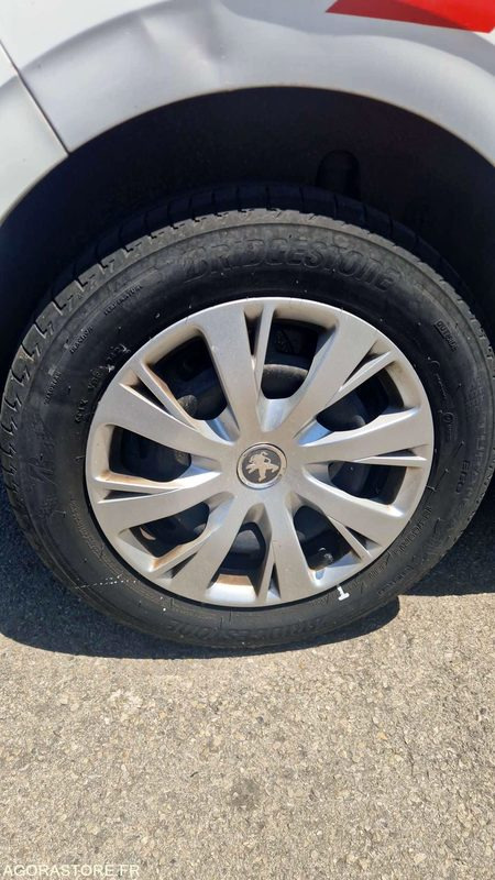 PEUGEOT 208 - 2018 / 124925KM - Car: picture 4 PEUGEOT 208 - 2018 / 124925KM - Car: picture 4