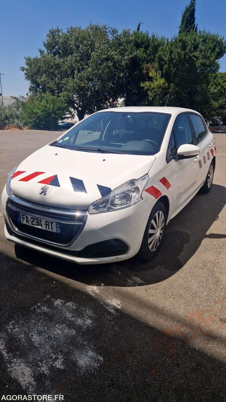 PEUGEOT 208 - 2018 - 151739KM - Car: picture 2 PEUGEOT 208 - 2018 - 151739KM - Car: picture 2