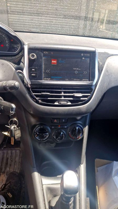 PEUGEOT 208 - 2018 - 151739KM - Car: picture 5 PEUGEOT 208 - 2018 - 151739KM - Car: picture 5