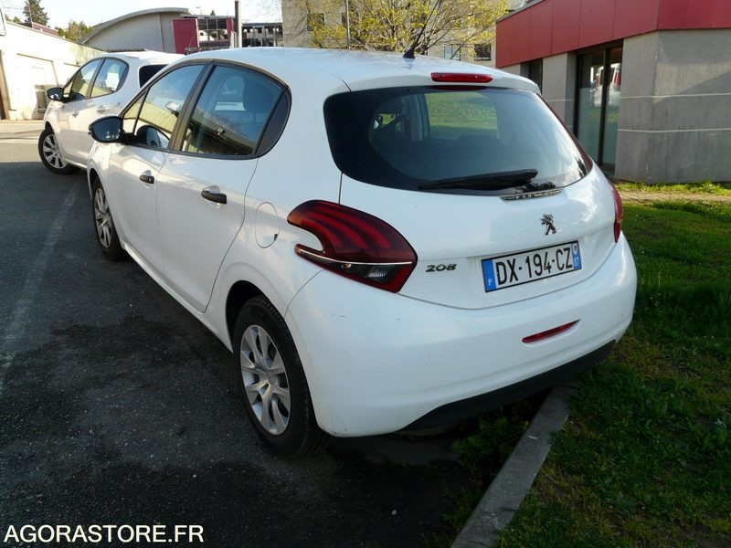 PEUGEOT 208 - Car: picture 3 PEUGEOT 208 - Car: picture 3