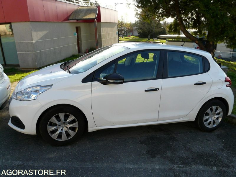 PEUGEOT 208 - Car: picture 2 PEUGEOT 208 - Car: picture 2