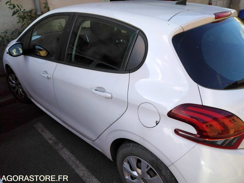 PEUGEOT 208 - Car: picture 1 PEUGEOT 208 - Car: picture 1