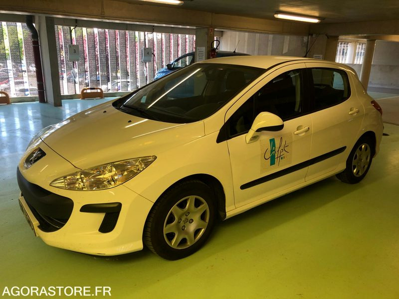 PEUGEOT 308 ANNEE 2010 5P 1.6 HDI DIESEL Boite manuelle 150000km - Car: picture 3 PEUGEOT 308 ANNEE 2010 5P 1.6 HDI DIESEL Boite manuelle 150000km - Car: picture 3