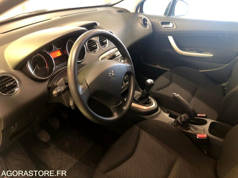 PEUGEOT 308 ANNEE 2010 5P 1.6 HDI DIESEL Boite manuelle 150000km - Car: picture 4 PEUGEOT 308 ANNEE 2010 5P 1.6 HDI DIESEL Boite manuelle 150000km - Car: picture 4