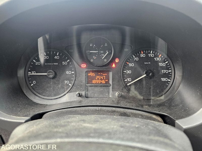 Small van PEUGEOT PARTNER - 2018 - 189946KM - FB126SH: picture 9
