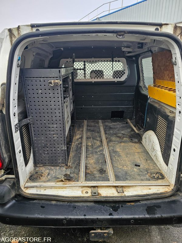 Small van PEUGEOT PARTNER - 2018 - 189946KM - FB126SH: picture 12