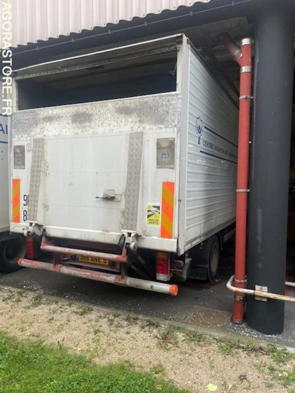 POID LOURD IVECO - Box truck: picture 2 POID LOURD IVECO - Box truck: picture 2