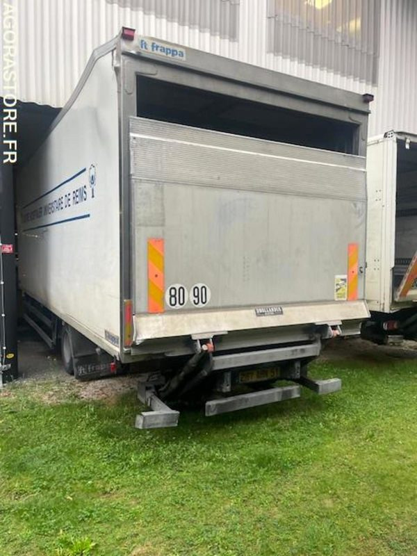 POID LOURD RENAULT MIDLUM - Refrigerator truck: picture 2 POID LOURD RENAULT MIDLUM - Refrigerator truck: picture 2