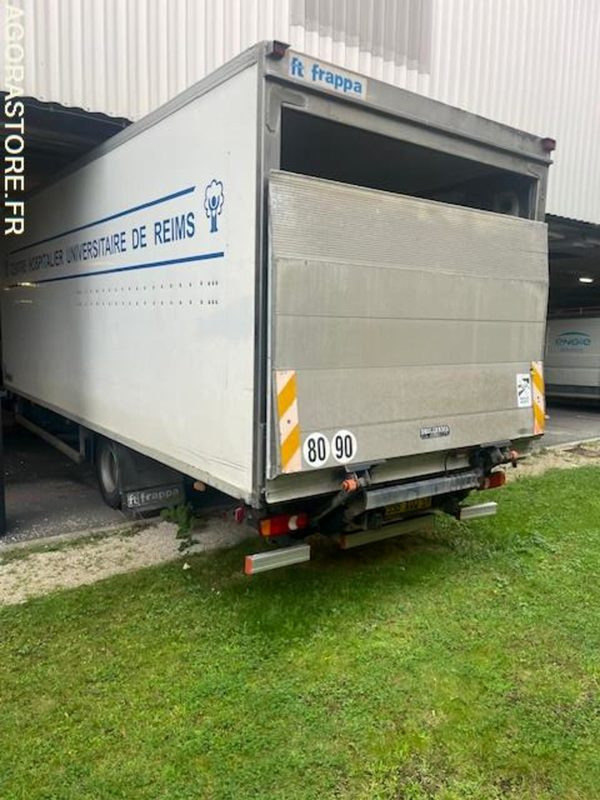 POID LOURD RENAULT MIDLUM - Refrigerator truck: picture 1 POID LOURD RENAULT MIDLUM - Refrigerator truck: picture 1