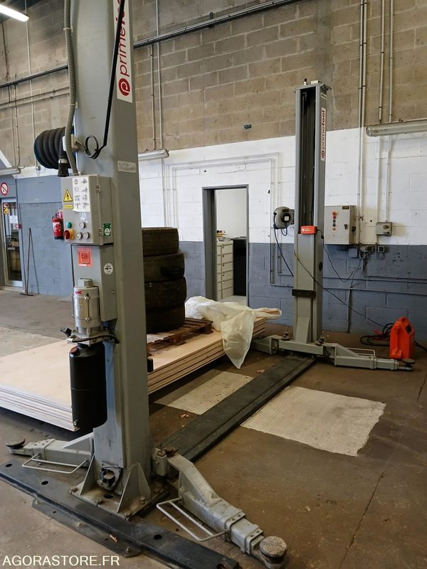 PONT ELEVATEUR - Tool/ Equipment: picture 1 PONT ELEVATEUR - Tool/ Equipment: picture 1