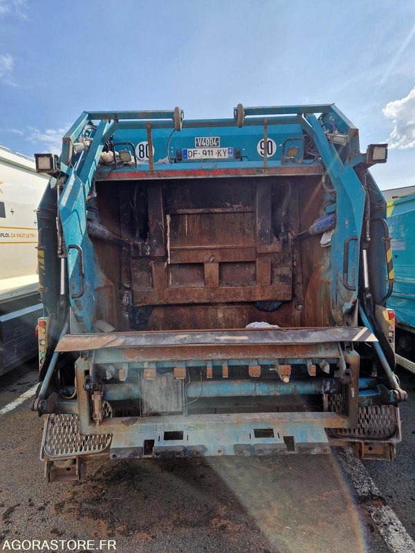 *PORTEUR BOM 26T VOLVO GEESINK- 121117 KM - 2014 (4004) - Garbage truck: picture 3 *PORTEUR BOM 26T VOLVO GEESINK- 121117 KM - 2014 (4004) - Garbage truck: picture 3