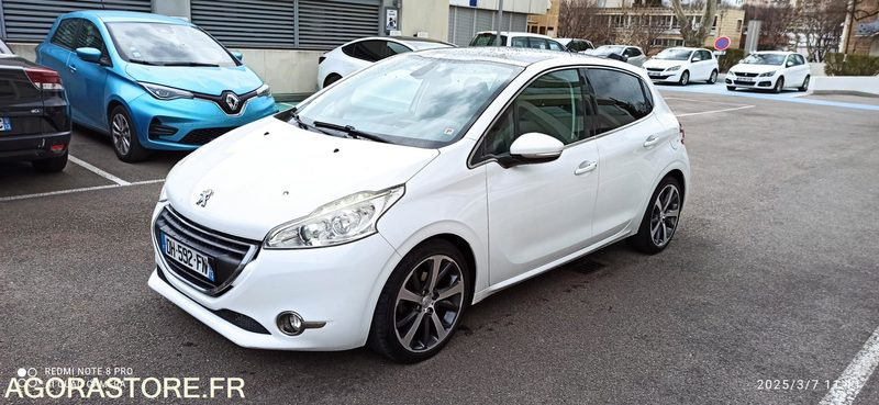 Peugeot 208 1.6 hdi 90 féline bvm5 - Car: picture 2 Peugeot 208 1.6 hdi 90 féline bvm5 - Car: picture 2