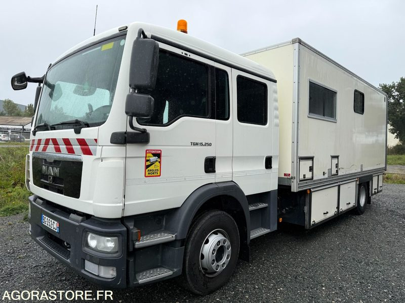 Porteur MAN TGM 15.250 cabine 7 places caisson base vie atelier hayon - 20500KM- - Box truck: picture 1 Porteur MAN TGM 15.250 cabine 7 places caisson base vie atelier hayon - 20500KM- - Box truck: picture 1