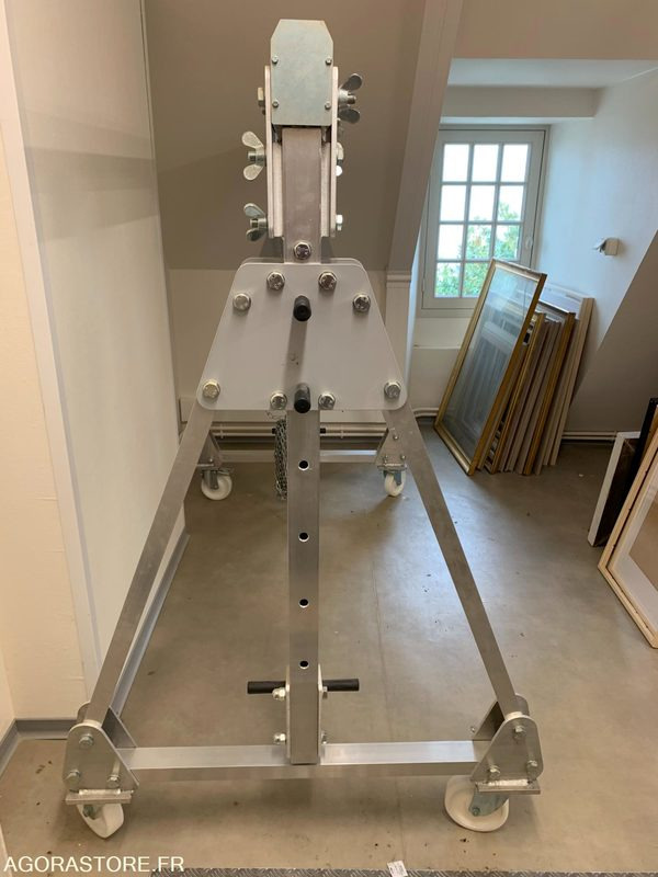 Portique de levage pour une charge de 250kg et treuil manuel de charge 500kg - Tool/ Equipment: picture 4 Portique de levage pour une charge de 250kg et treuil manuel de charge 500kg - Tool/ Equipment: picture 4