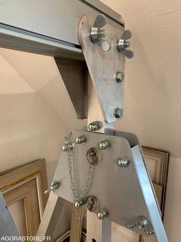 Portique de levage pour une charge de 250kg et treuil manuel de charge 500kg - Tool/ Equipment: picture 3 Portique de levage pour une charge de 250kg et treuil manuel de charge 500kg - Tool/ Equipment: picture 3