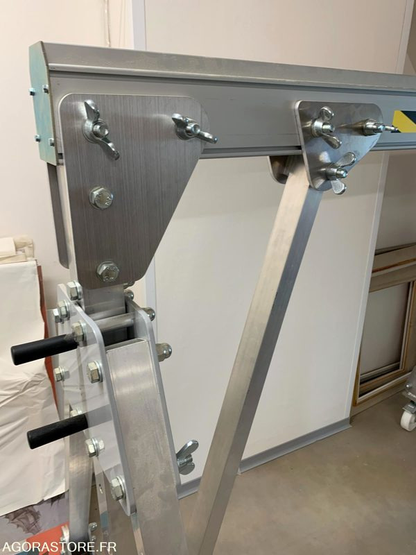 Portique de levage pour une charge de 250kg et treuil manuel de charge 500kg - Tool/ Equipment: picture 2 Portique de levage pour une charge de 250kg et treuil manuel de charge 500kg - Tool/ Equipment: picture 2
