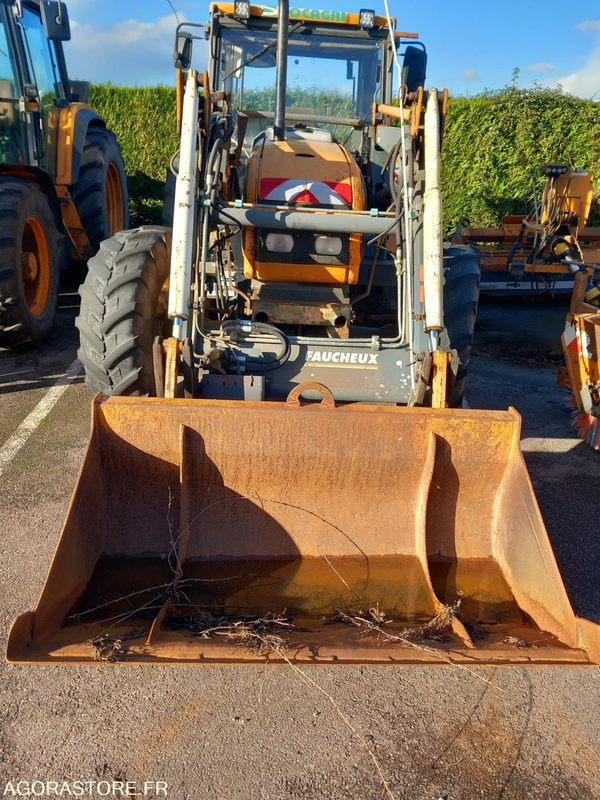 RENAULT CERES 335 AVEC CHARGEUR FAUCHEUX F2 (E2453-E3482) - Farm tractor: picture 1 RENAULT CERES 335 AVEC CHARGEUR FAUCHEUX F2 (E2453-E3482) - Farm tractor: picture 1