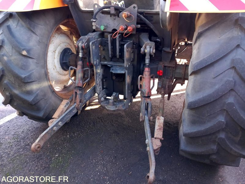 RENAULT CERES 335 AVEC CHARGEUR FAUCHEUX F2 (E2453-E3482) - Farm tractor: picture 5 RENAULT CERES 335 AVEC CHARGEUR FAUCHEUX F2 (E2453-E3482) - Farm tractor: picture 5