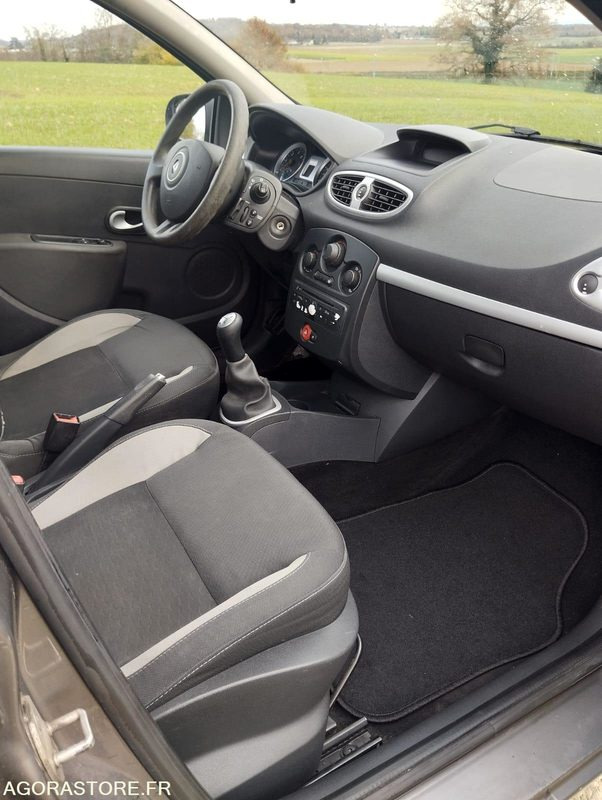 Station wagon RENAULT CLIO 1.5 DCI - 136000 KILOMETRES - DIESEL - ANNÉE 2010: picture 8