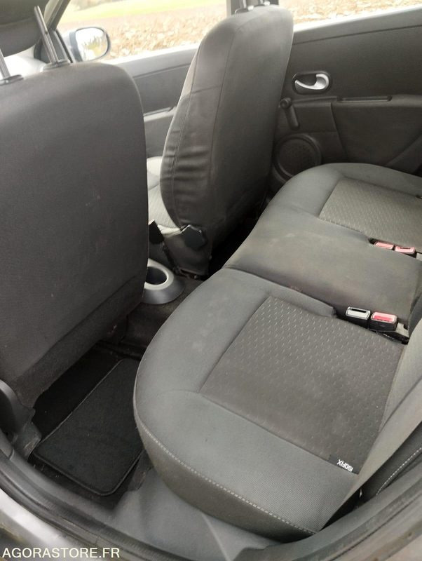 Station wagon RENAULT CLIO 1.5 DCI - 136000 KILOMETRES - DIESEL - ANNÉE 2010: picture 9