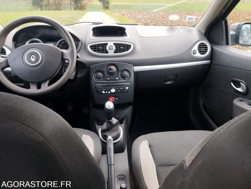 Station wagon RENAULT CLIO 1.5 DCI - 136000 KILOMETRES - DIESEL - ANNÉE 2010: picture 7