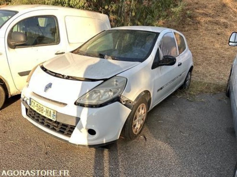 RENAULT CLIO - 1998 - 87625KM - CY588MA - Car: picture 2 RENAULT CLIO - 1998 - 87625KM - CY588MA - Car: picture 2