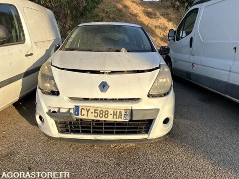 RENAULT CLIO - 1998 - 87625KM - CY588MA - Car: picture 1 RENAULT CLIO - 1998 - 87625KM - CY588MA - Car: picture 1