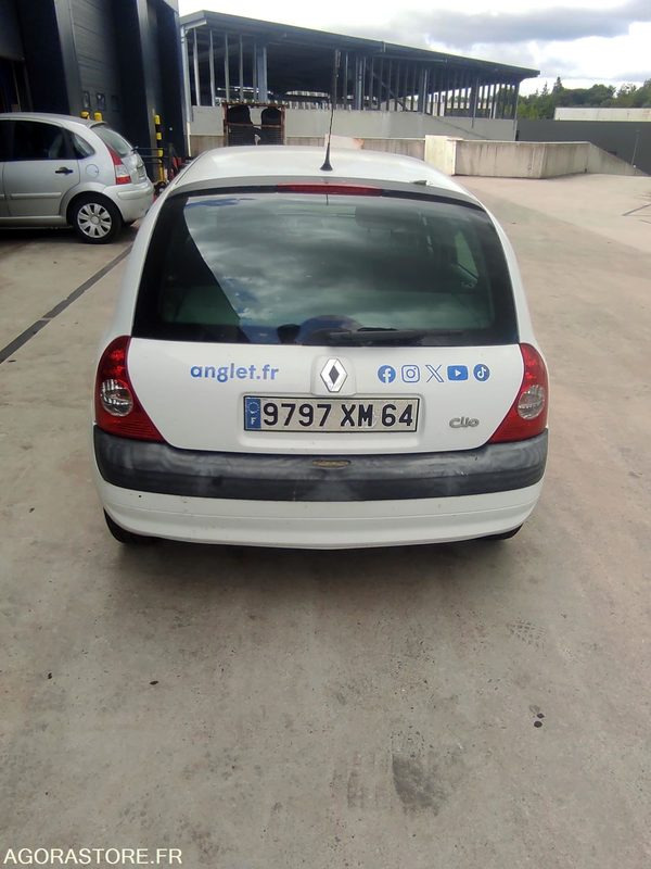 RENAULT Clio - 125820kms - 2003 - Car: picture 2 RENAULT Clio - 125820kms - 2003 - Car: picture 2