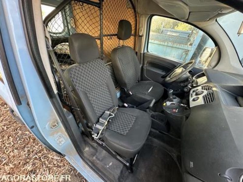 Small van RENAULT KANGOO - 2012 - 150263KM - CD217FY: picture 18
