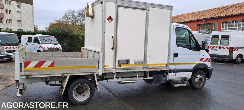 RENAULT MASCOTT PLATEAU ET CELLULE ATELIER - 213216km - 2001 - Tipper van: picture 3 RENAULT MASCOTT PLATEAU ET CELLULE ATELIER - 213216km - 2001 - Tipper van: picture 3