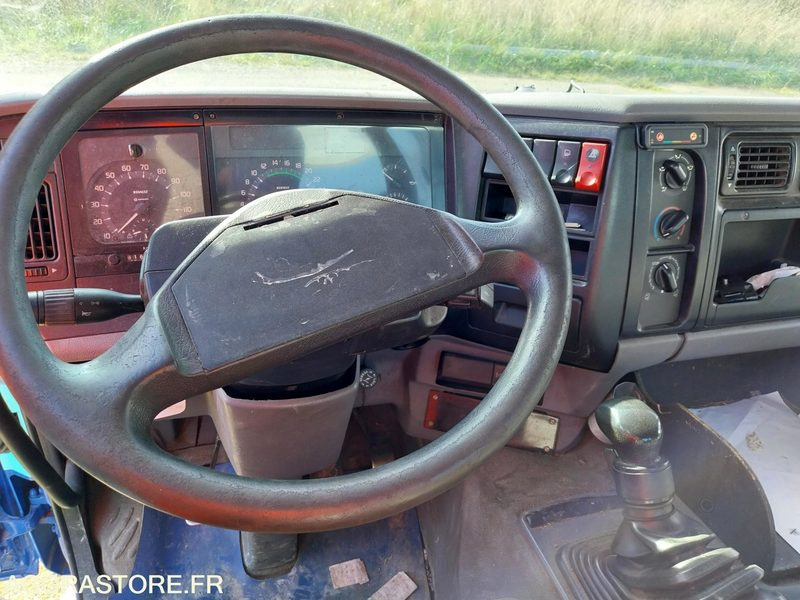 RENAULT PREMIUM 300-19 / 2001 / 816 010 km - Cab chassis truck: picture 4 RENAULT PREMIUM 300-19 / 2001 / 816 010 km - Cab chassis truck: picture 4