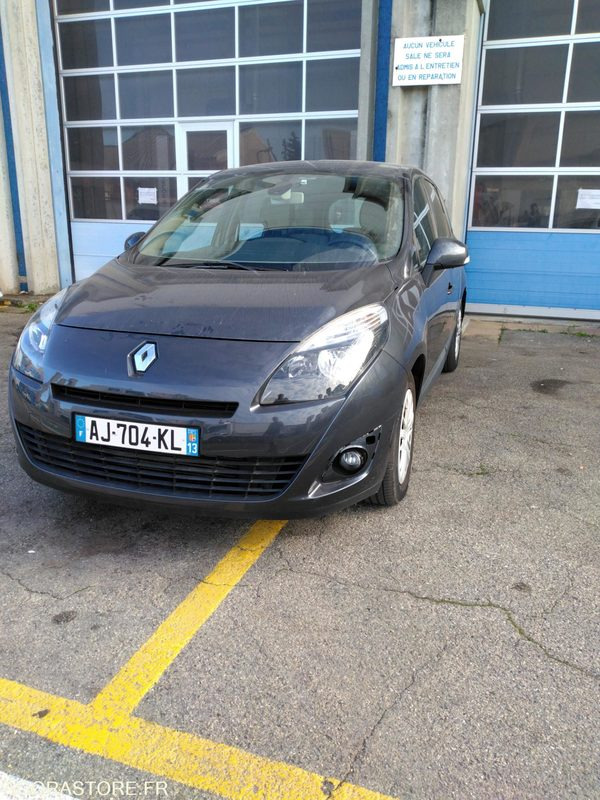 RENAULT SCENIC 1.9 DIESEL - Car: picture 4 RENAULT SCENIC 1.9 DIESEL - Car: picture 4