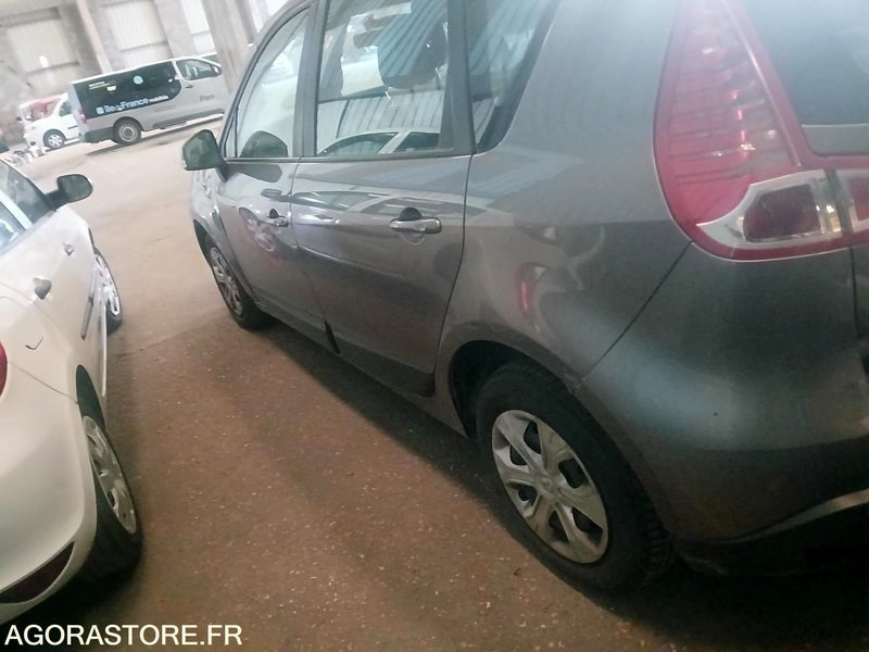 RENAULT SCENIC N°110551 - Car: picture 4 RENAULT SCENIC N°110551 - Car: picture 4