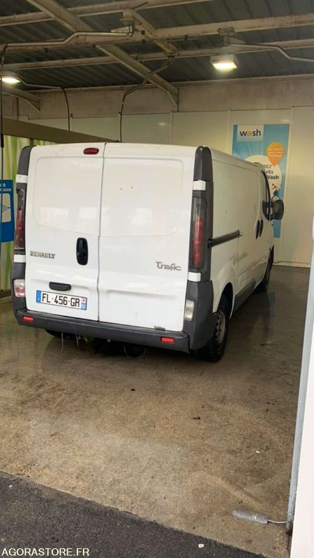 RENAULT TRAFIC 2006 220400 KM - Panel van: picture 3 RENAULT TRAFIC 2006 220400 KM - Panel van: picture 3