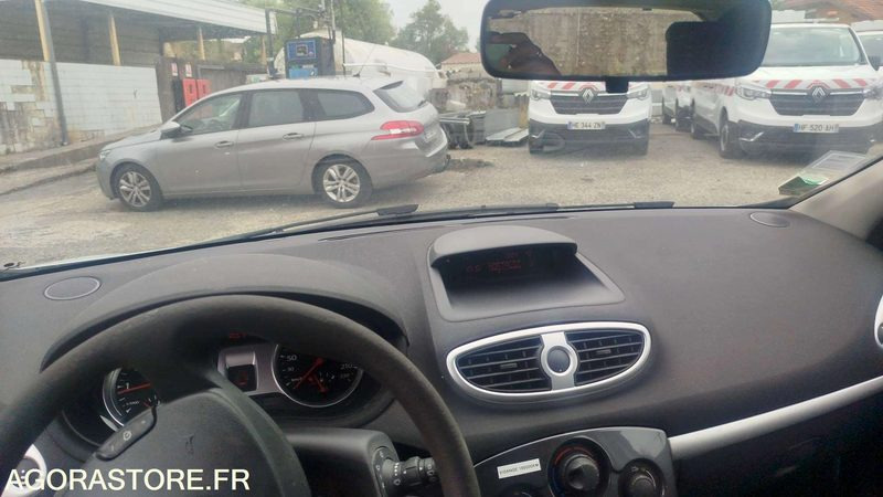 Car Renault - Clio - 2012 - 172874 kms: picture 13