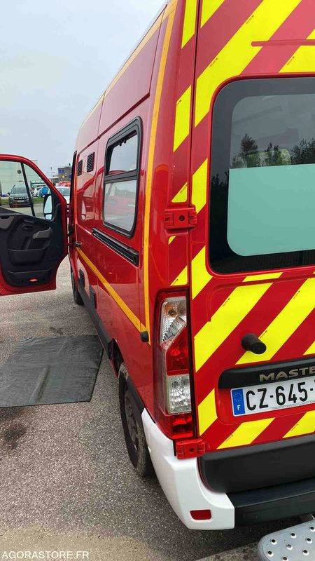 Renault Master III - 23/10/2013 - Ambulance: picture 3 Renault Master III - 23/10/2013 - Ambulance: picture 3