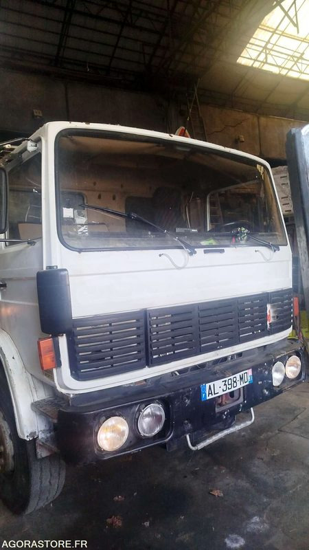 Renault Poids lourd G230 - 1985 - 564616KM - Hook lift truck: picture 1 Renault Poids lourd G230 - 1985 - 564616KM - Hook lift truck: picture 1