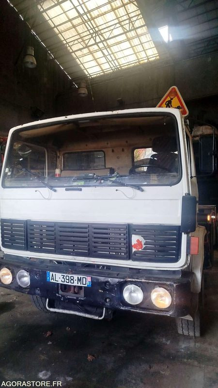 Renault Poids lourd G230 - 1985 - 564616KM - Hook lift truck: picture 2 Renault Poids lourd G230 - 1985 - 564616KM - Hook lift truck: picture 2