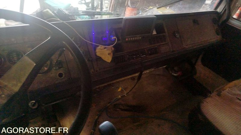 Renault Poids lourd G230 - 1985 - 564616KM - Hook lift truck: picture 5 Renault Poids lourd G230 - 1985 - 564616KM - Hook lift truck: picture 5
