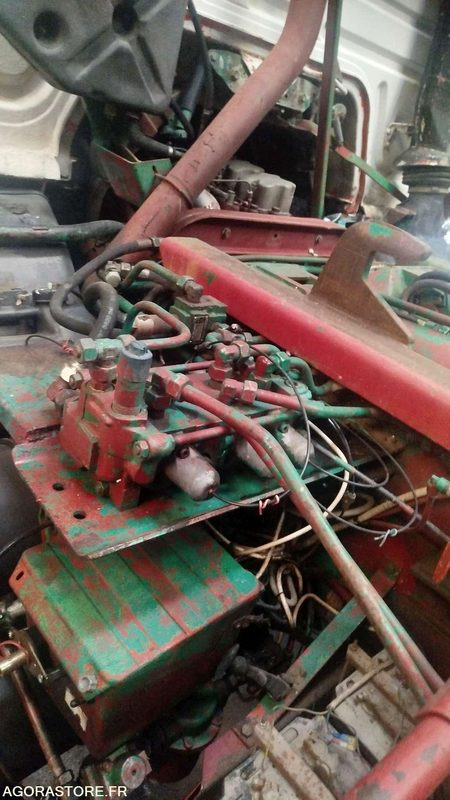 Renault Poids lourd G230 - 1985 - 564616KM - Hook lift truck: picture 4 Renault Poids lourd G230 - 1985 - 564616KM - Hook lift truck: picture 4